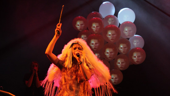 Oh Land - høstede roser (Foto: Peter Gaardsøe)